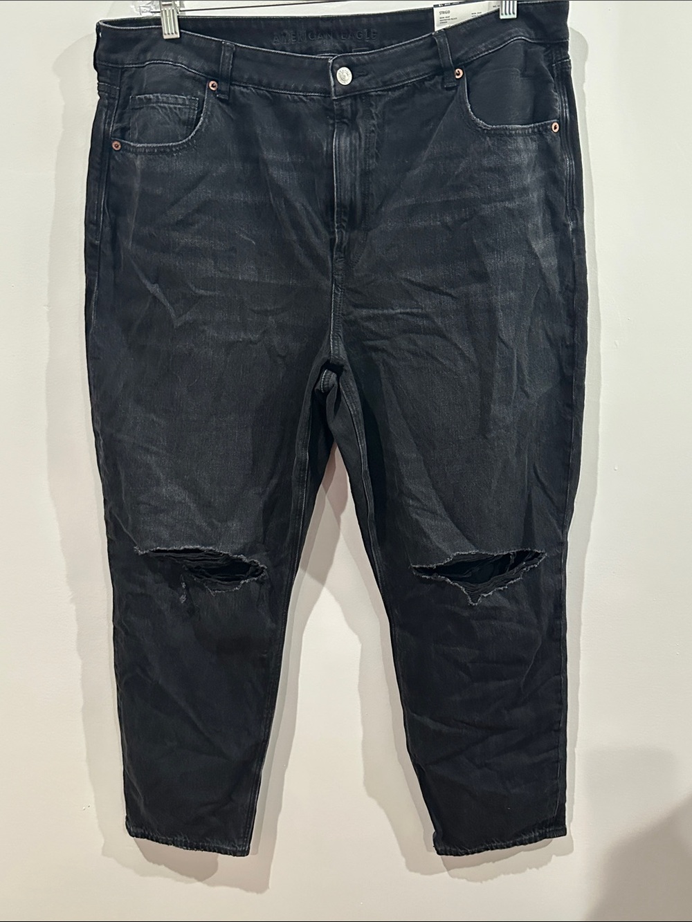 American Eagle Women’s Ripped Mom Jean Size 18/34W